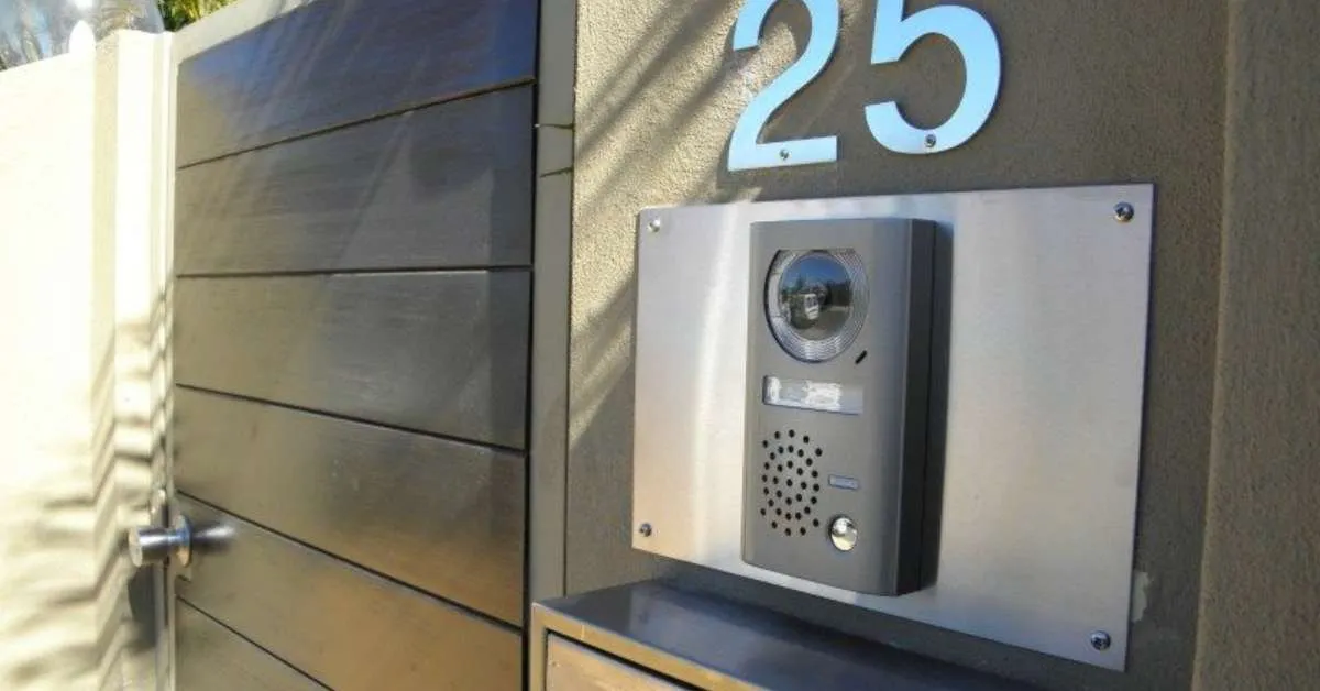 The Difference Between Intercom and Access Control